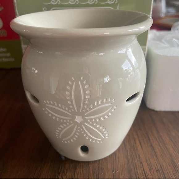 Scentsy Other - SCENTSY SAND DOLLAR PLUG IN WARMER open box NEW